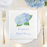 Servilleta De Papel De Cena Blue Hydrangea Bridal Shower<br><div class="desc">Estas servilletas de ducha de novias tienen flores de horangea azules. Puedes personalizar estas servilletas con el nombre de la novia. Estas servilletas forman parte de la Colección de Bodas Blue Hydrangea que incluye una amplia gama de artículos de papelería boda a juego, como invitaciones a la boda, tarjetas de...</div>