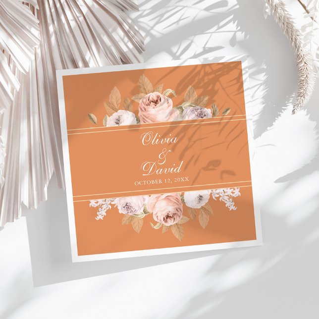 Servilleta De Papel De Cena Boda Boho Peonías Albaricoque (Boho Apricot Peonies Wedding Paper Dinner Napkins on a sunny white table.)