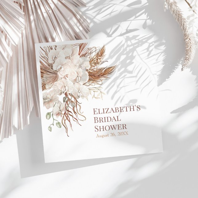 Servilleta De Papel De Cena Cuadros de ducha nupciales de gramíneas Boho Neutr (Boho Neutral Pampas Grass Bridal Shower Napkins on a sunny white table with white dry palm leaf.)
