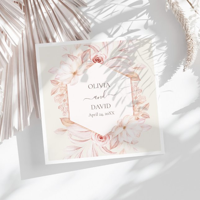 Servilleta De Papel De Cena Napkins Boda Boho Beige y Roses Rosa (Boho Beige and Pink Roses Wedding Napkins on a sunny white table.)