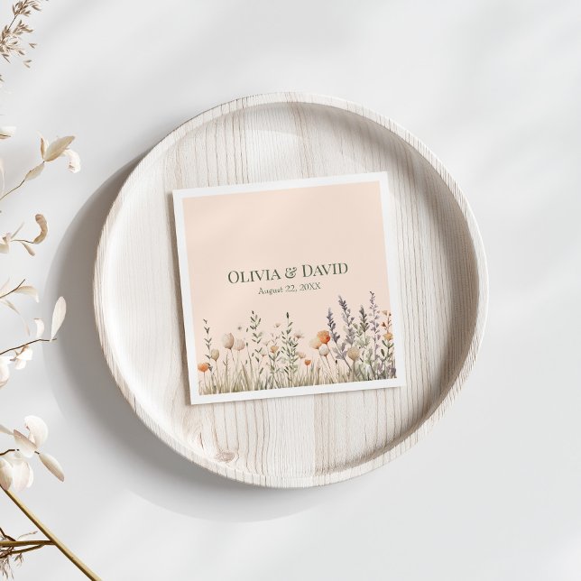 Servilleta De Papel De Cena Peach Fuzz Wildflower Meadow Boda Napkins (Peach Fuzz Wildflower Meadow Wedding Napkins on white table with dry flowers.)