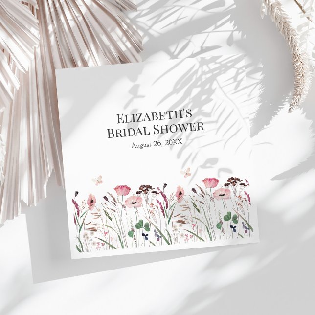 Servilleta De Papel De Cena Poppy Pink Meadow Brilla Ducha (Pink Poppy Meadow Bridal Shower Napkins on a sunny white table.)