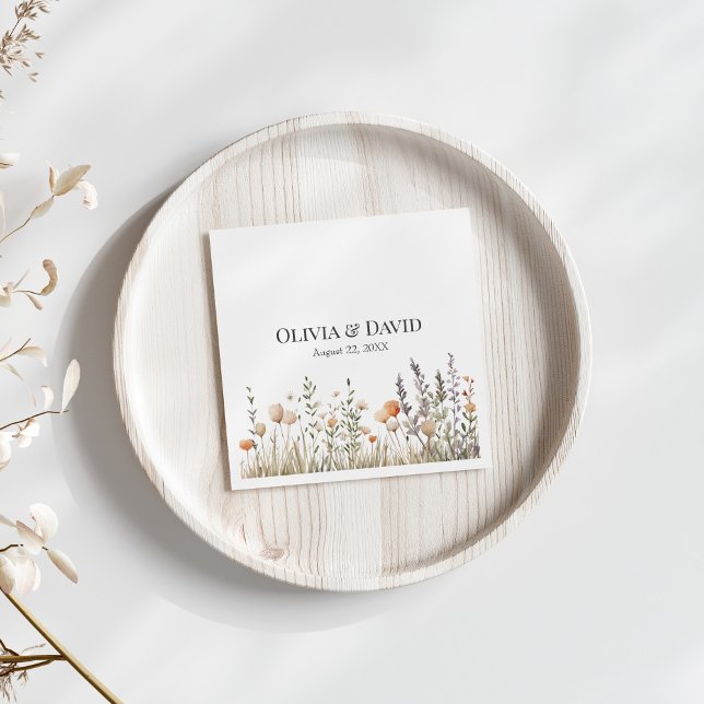 Servilleta De Papel De Cena Servilletas de boda de prado de flores silvestres  (Peach Wildflower Meadow Wedding Napkins on white table with dry flowers.)