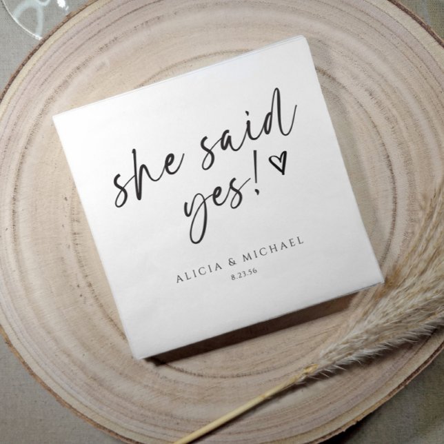 Servilleta De Papel Despedida de Soltera con Letra Moderna (Fun bridal shower or engagement party napkins - "She said yes!" handwriting script.)