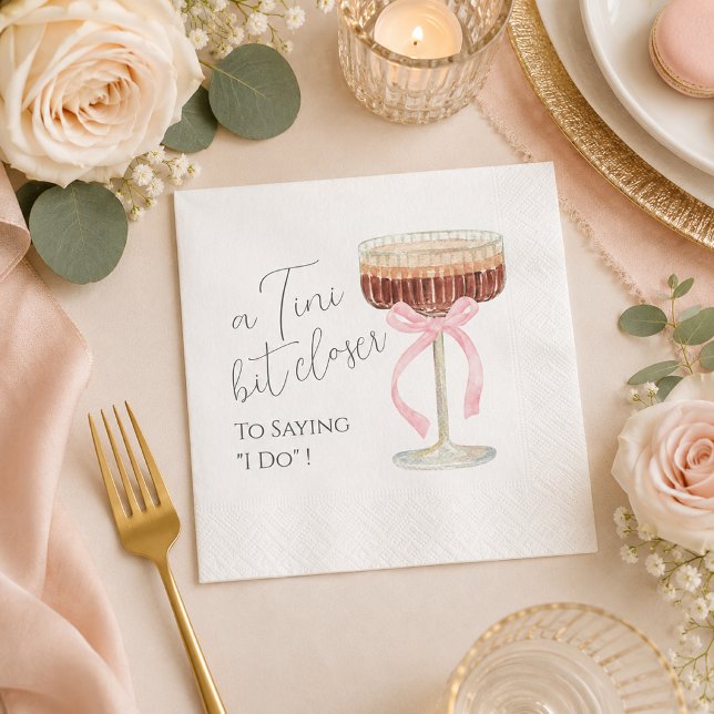 Servilleta De Papel Despedida de Soltera Tini Bit Closer  (Tini Bit Closer Bridal Shower Napkins)