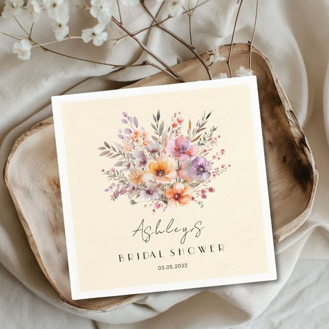 Servilleta De Papel Ducha nupcial de flores y flores (Colorful, Flower Bouquet Bridal Shower Napkins with your name and date.)