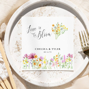 Servilleta De Papel El amor está en la flor silvestre floreciente Boda