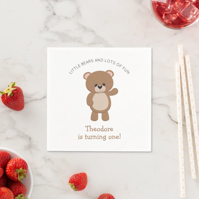Servilleta De Papel El Oso Pequeño Se Está Convirtiendo En Un Primer C (In situ)