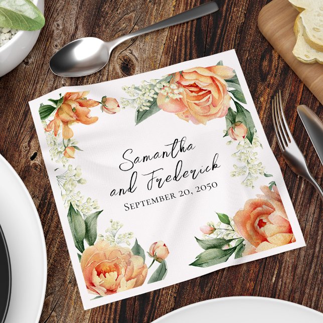 Servilleta De Papel Elegante Boda Peach Personalizado Floral (Elegant wedding cocktail napkin with peach floral accents. )