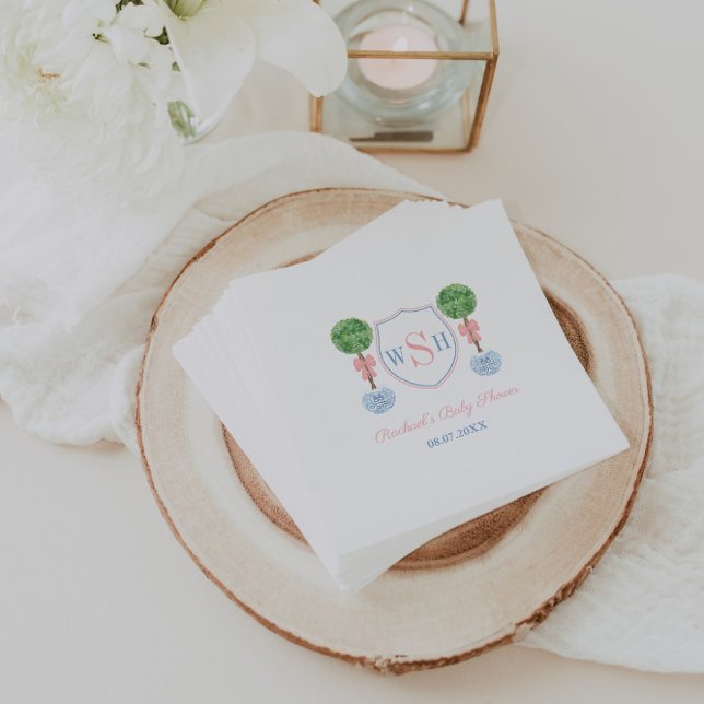 Servilleta De Papel Elegante Escudo Monograma Chica Baby Shower Fiesta (Preppy baby girl shower napkin design with boxwood topiary and pink bow and 3 letter monogram crest)