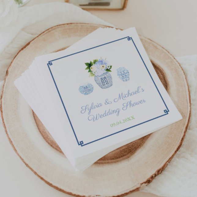 Servilleta De Papel Elegante Fiesta de Despedida de Soltera con Jarrón (Chinoiserie chic wedding shower napkins featuring 3 blue and white ginger jars and Greek key border)