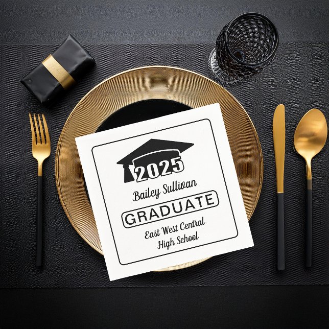 Servilleta De Papel Elegante Grad Cap 2025 Graduado Negro | Blanca (Black and White Grad Cap "2025" "GRADUATE" Graduation Name and School Paper Napkin)
