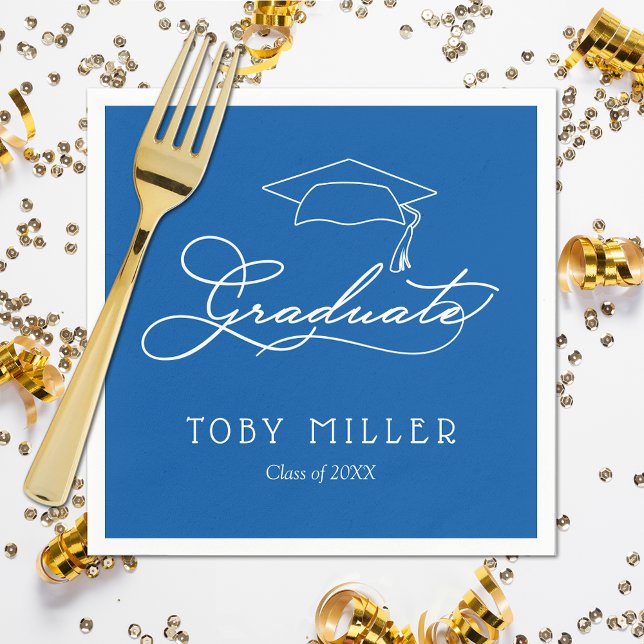 Servilleta De Papel Elegante guión y Graduación azul de grad Cap (White script grad cap on blue personalized graduation napkins, paper plates in our store)
