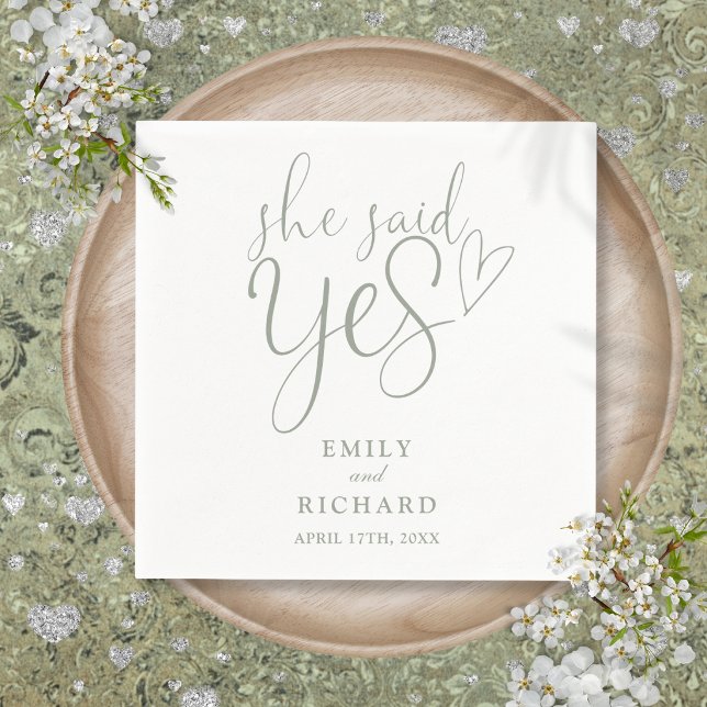 Servilleta De Papel Ella dijo que sí Fiesta de compromiso verde salvia (She Said Yes Engagement Party Sage Green Napkins)