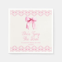 Ella está atando la ducha de novias rosada Knot