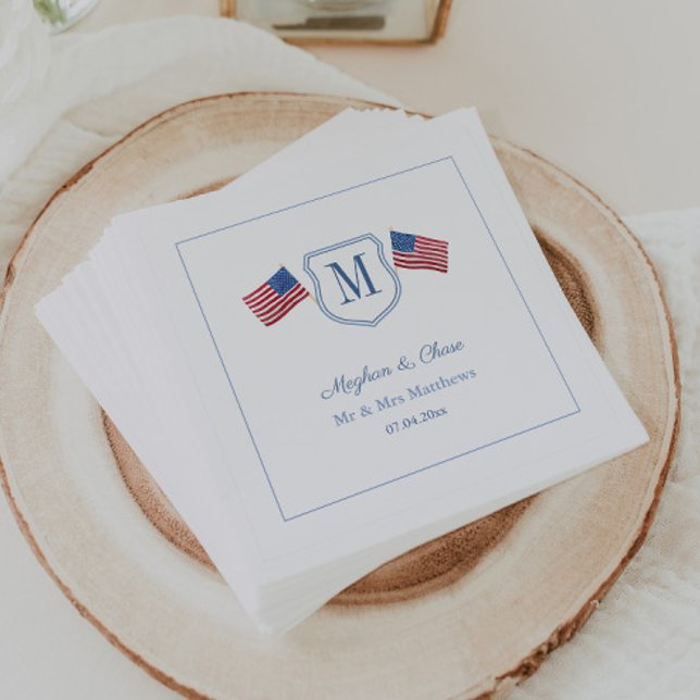 Servilleta De Papel Escudo de Monograma Patriótico Fiesta de Banderas  (Patriotic wedding napkins with a ,monogram couples crest and twin USA flags)