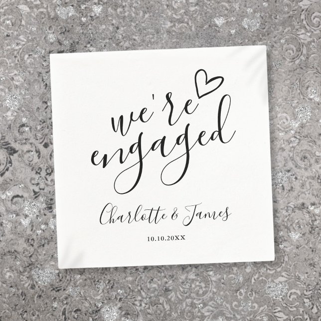 Servilleta De Papel Estamos comprometidos Fiesta de compromiso negro y (We're Engaged Engagement Party Black And White Napkins)