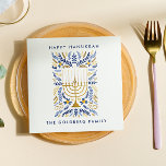 Servilleta De Papel Feliz Hanukkah Festive Watercolor Menorah FOLIAGE<br><div class="desc">Añada un toque personal a su mesa Hanukkah con estas elegantes servilletas de papel floral con acuarela Menorah adornadas con elegante follaje de trigo en una sofisticada paleta de oro,  azul claro y azul marino con dos líneas de texto personalizado.</div>