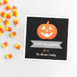 Servilleta De Papel Feliz Naranja de Halloween Jack O Lantern Pumpkin<br><div class="desc">Las elegantes toallas de fiesta de papel "Happy Halloween" personalizado presentan una sonriente calabaza de lámparas jack-o-lantern,  texto personalizado que puedes personalizar para tus vacaciones / fiesta con un nombre familiar,  y colores clásicos naranja,  negro,  gris y blanco.</div>