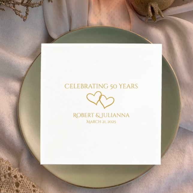 Servilleta De Papel Fiesta de 50 Aniversario Moderno Personalizado (Personalize these unique intertwined golden heart napkins with couple's name and date. )