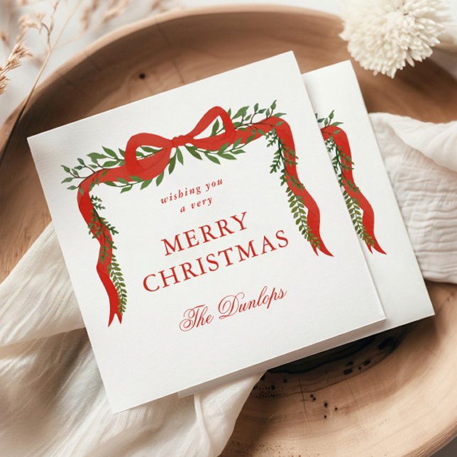 Servilleta De Papel Fiesta de los Navidades de verde de la banda roja (Elegant red ribbon with bow and greenery Christmas holiday party napkins.)