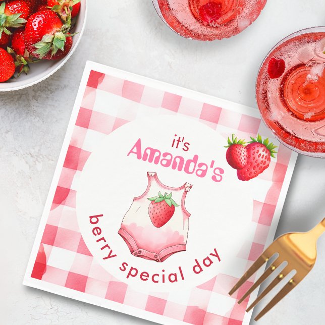 Servilleta De Papel Fiesta especial de Baby Shower Gingham Strawberry (Berry special day baby shower soon to be mom mother-to-be party strawberry gingham checked pink red)