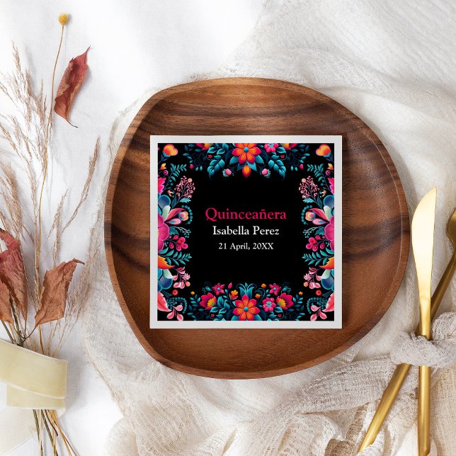 Servilleta De Papel Floral Quinceanera Black Mexican Fiesta Cumpleaños (Floral Quinceanera Black Mexican Fiesta Birthday Napkins on a boho floral table.)