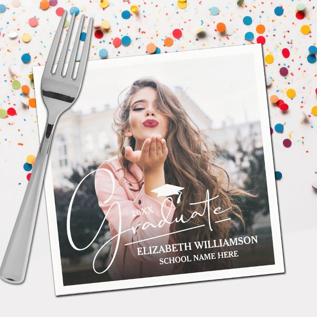 Servilleta De Papel Foto del tapón de graduación del guión blanco (Your photo, name, class year and "Graduate" in a cool script on graduation party napkins)