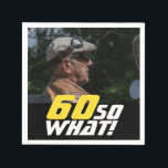 Servilleta De Papel Funny 60, así que qué cita foto 60 cumpleaños<br><div class="desc">Funny 60 así que qué servilletas de la cita de la foto del 60 cumpleaños de la fiesta. Un texto motivacional y divertido 60 Así que lo que es genial para una persona con sentido del humor. El texto está en colores amarillo y blanco sobre un fondo negro. Añade tu...</div>