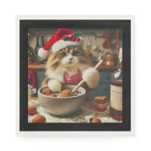 Gato esponjoso horneando pudín de Navidad con lico