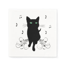 Gato negro rodeado de notas musicales susurrantes