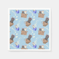 Gatos en caja y gotas de leche en azul