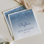 Servilleta De Papel Glam 80th Birthday Party, Purpurina de Blue Drippi<br><div class="desc">Estas servilletas de papel de moda, de 80 años femeninas (o cualquier año) de cumpleaños, presentan un brillante borde azul falso purpurina goteo y un fondo azul sombrío. Personalízalos con el nombre del invitado de honor en escritura a mano azul, con su cumpleaños y fecha debajo en letra sans serif....</div>