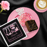 Servilleta De Papel Glam Pink Black Fashion 21st Birthday Fiesta<br><div class="desc">El glamuroso diseño de 21 años, inspirado en la costura francesa, rosa y negro, incluye un pastel de caja gorra, un estilete rosa y una bolsa de maquillaje entre varios regalos de cumpleaños sin abrir y deliciosos pastelitos. Perfecto para celebrar fiestas de cumpleaños. La edad se crea en un tipo...</div>