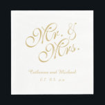 Servilleta De Papel Gold White Mr. y Mrs. | Napkins de papel boda<br><div class="desc">Clásica personalizada Mr. y Mrs. Gold y White Boda Paper Napkins - Luncheon. Diseño de Elke Clarke©. Disponible en www.zazzle.com/monogramgallery. Clásicas toallas personalizadas con nombres de novias y novios y fecha de boda en un tono de letra dorado en un fondo blanco. El hermoso diseño es perfecto para recepciones de...</div>