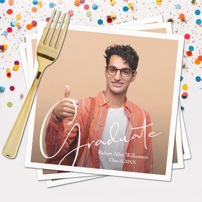 Servilleta De Papel Graduación de fotos personalizada (Your photo, name, class year and "Graduate" in a cool script on graduation  napkins, plates in store)