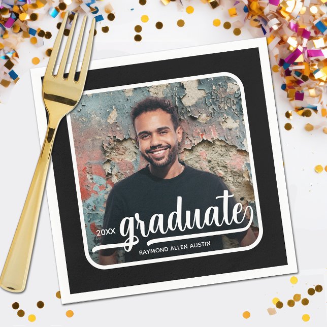 Servilleta De Papel Graduación Foto Negrita Fiesta de Graduación de Gu (Your photo, name, class year and "Graduate" in a cool script on black background party napkins)
