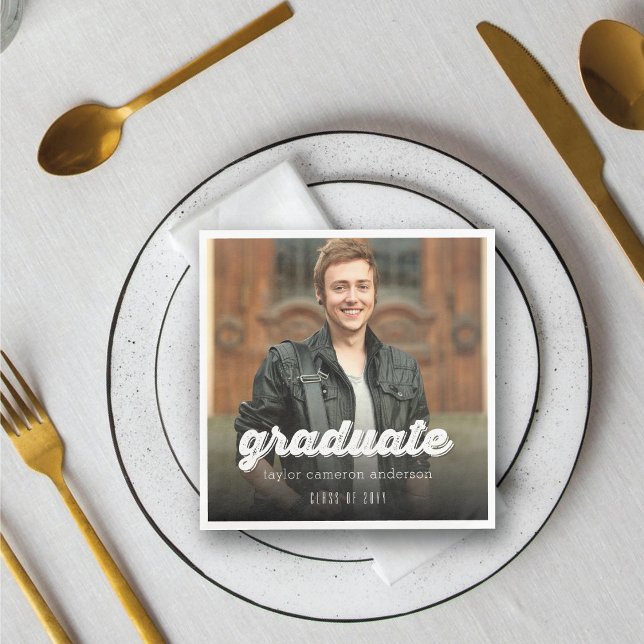 Servilleta De Papel Grunge Bold Graduado Script Foto Partido de Gradua (Grunge Bold Graduate Script Photo Modern Graduation Party Paper Napkin @ zazzle.com/color_therapy)