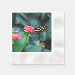 Servilleta De Papel Hermosa mariposa en una flor rosa