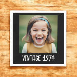 Servilleta De Papel Hito de cosecha de vintage Foto Keepsake cumpleaño<br><div class="desc">Añada un toque de nostalgia a su celebración con las servilletas de foto Keepsake Vintage Milestone Birthday. Con un encantador diseño vintage, estas servilletas se pueden personalizar con una foto favorita y detalles de cumpleaños, convirtiéndolas en un complemento único y memorable para su evento. Elaboradas con materiales absorbentes de alta...</div>