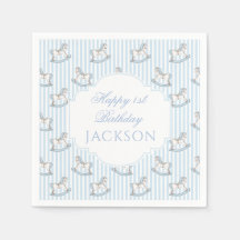 Juguete de caballo de madera azul lindo niño feliz