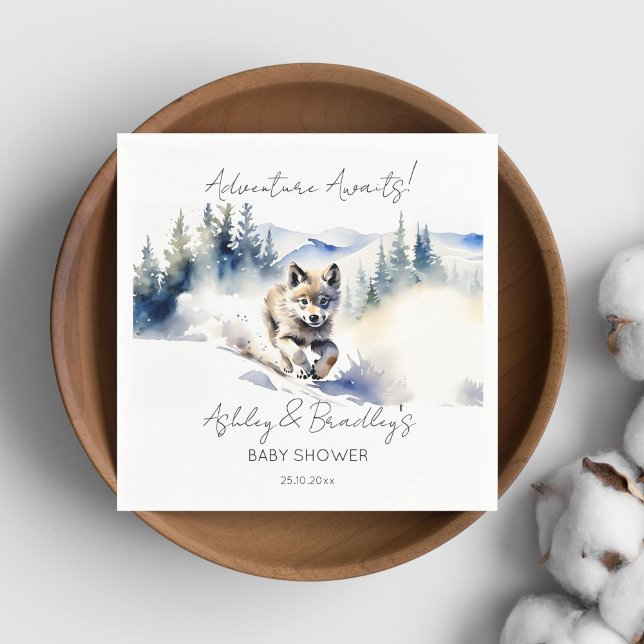 Servilleta De Papel La aventura temática del lobo espera una ducha de  (Wolf themed baby shower tableware personalized napkins watercolor cute wolf cub in Alaska wilderness)