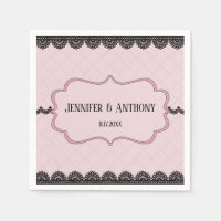 Lace negro en una boda personalizada rosa suave