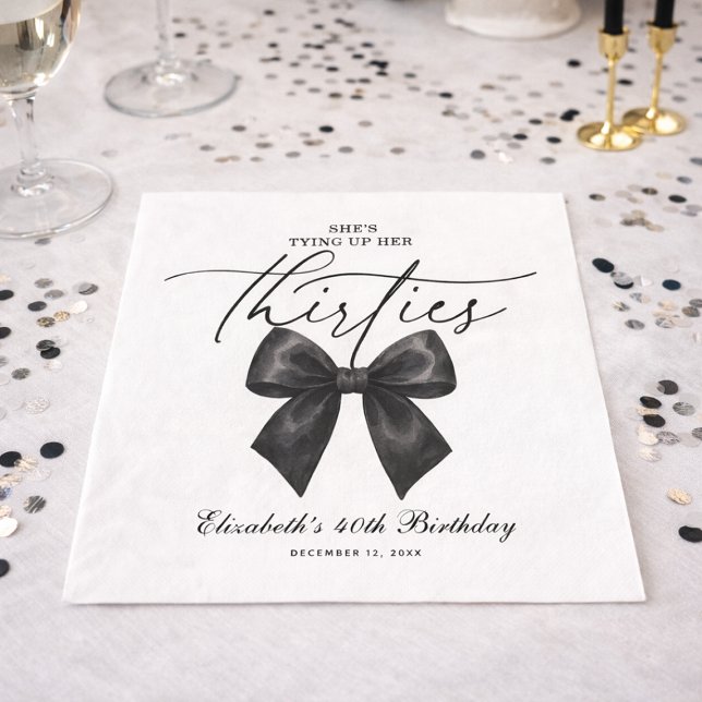 Servilleta De Papel Lazo negro atando sus treinta años Cumpleaños 40 (Black Bow Tying Up Her Thirties 40th Birthday Napkins)