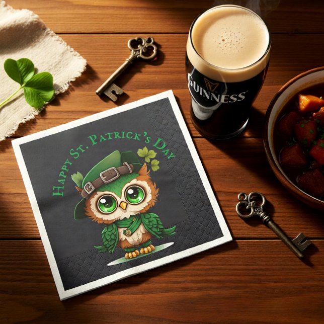 Servilleta De Papel Lechuza verde del Día de San Patricio personalizad (Cute St. Patrick’s Day Owl Irish Green Holiday Napkins)