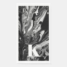 Letra inicial monograma tinta blanca negra mármol