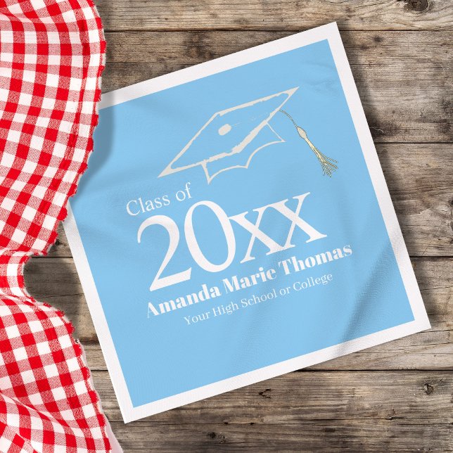Servilleta De Papel Light Blue Graduation Cap Class of 20XX Name (Light blue graduation napkin with Class of 20XX, custom name and cap design on table.)
