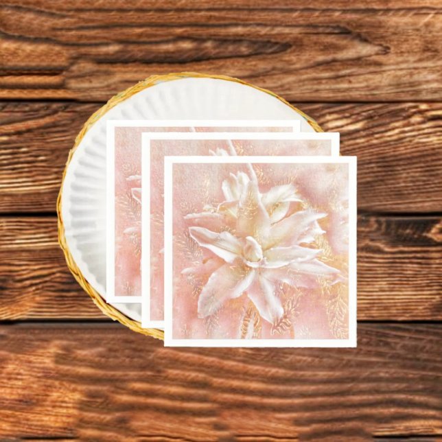 Servilleta De Papel Lilies En Fantasía Rosa (These Lily In Pink Fantasy Paper Napkins, are perfect for a Wedding reception luncheon!)