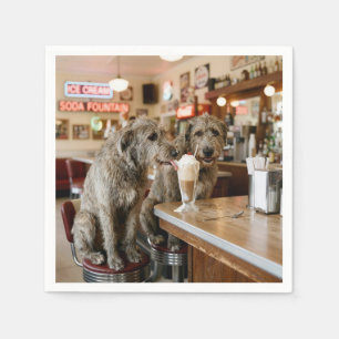 Servilleta De Papel Lobos de Irlanda compartiendo un batido