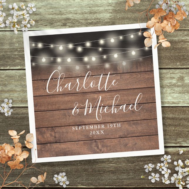Servilleta De Papel Luces de Cuerda de Madera Rústica Firma Bodas con  (Rustic Wood String Lights Signature Script Wedding Napkins)